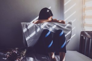 Postnatale Depression: Was hilft gegen die Trauer im Wochenbett?