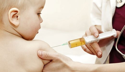 Bei der ersten Impfung wird gegen verschiedene Krankheiten geimpft.