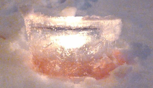 Eiskerzen können nur bei eiskalten Temperaturen hergestellt werden.