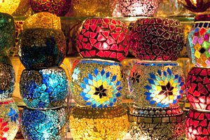 Schöne Windlichter aus Mosaik basteln