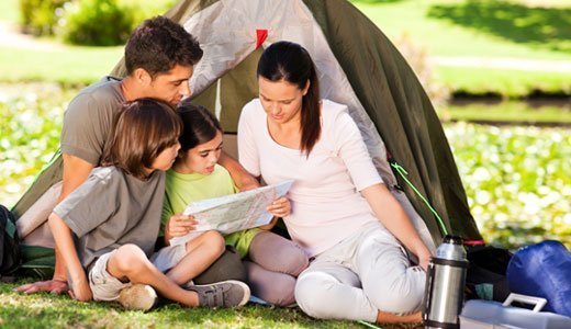 Ferien im Wohnwagen und Zelt mit der ganzen Familie müssen gut geplant sein, damit Eltern und Kinder Spass daran haben.