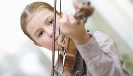 Ein Musik-Instrument soll Kindern Spass machen.