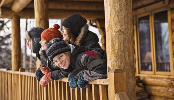 Verbringen Sie und Ihre Familie Ihre Winterferien in der Skihütte.