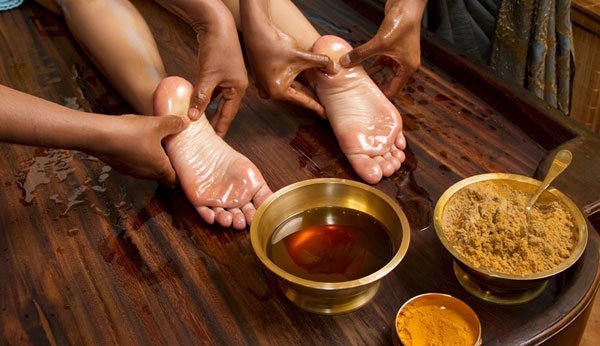 Die Ayurveda-Massage ist sanft und erholsam.