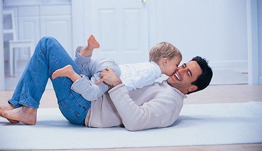 Bisher arbeiten nur 8 Prozent der Väter mit kleinen Kindern Teilzeit.