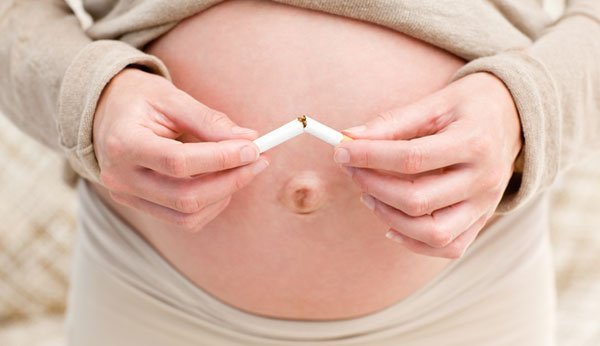 Rauchen in der Schwangerschaft ist schädlich für das Kind.