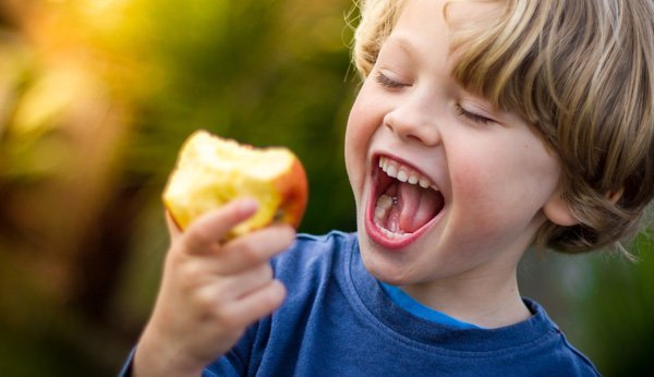 Gesunde Ernährung ist wichtig für das Lernen der Kinder.