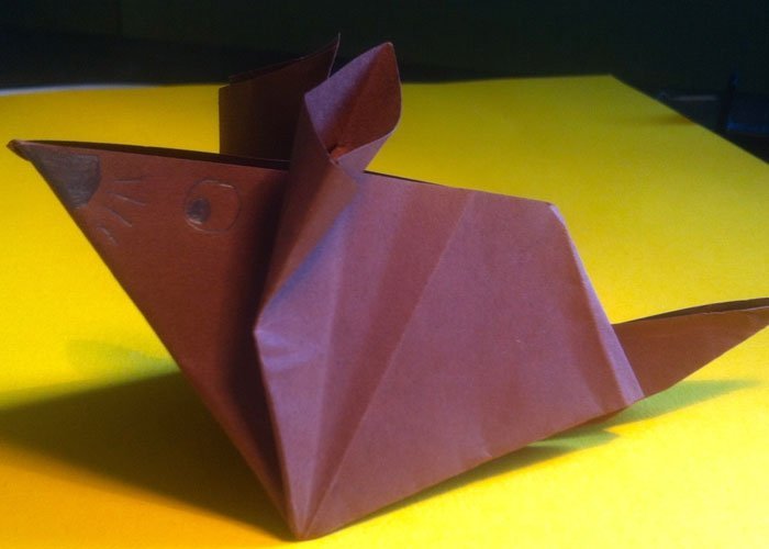 Bastelideen mit Papier: aus einem Blatt eine Maus falten