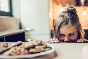 Wie Sie den Süssigkeiten-Konsum der Kleinen im Auge behalten