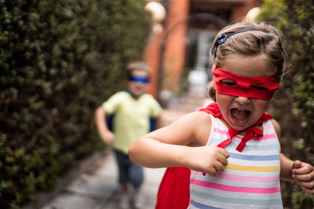Kinder verkleiden sich an der Fasnacht gerne als Superhelden mit selbst gemachter Augenmaske.