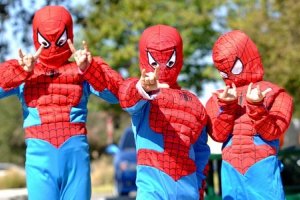 Eine Party für echte Superhelden: Spiderman Spiel und Torte zum Geburtstag