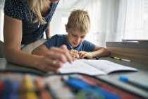 Eltern-Guide: So können Eltern ihr Kind beim Lernen unterstützen