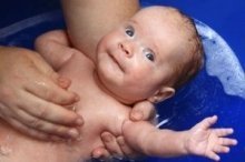 Babypflege: Gemeinsame Bewegung mit Kinaesthetics Infant Handling