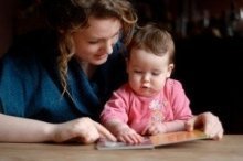 Babysitter und Au-pair Mädchen: Tipps für Eltern