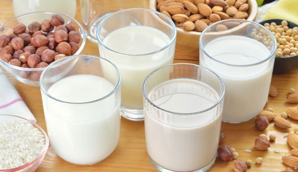 Mandelmilch, Sojamilch, Reismilch: Vegane Pflanzen-Drinks