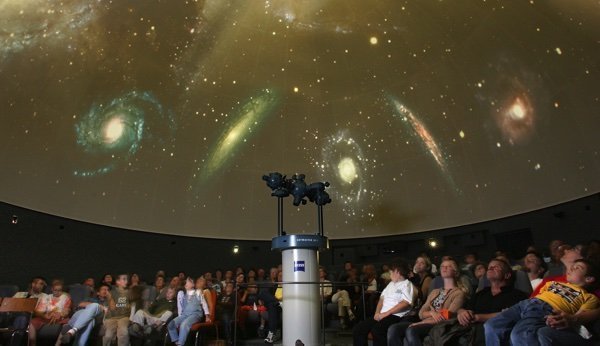 Lichter des Universums werden im Planetarium Kreuzlingen genau projiziert