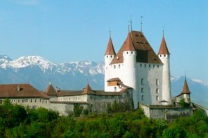Im Schloss Thun werden Kinder zum Ritter geschlagen
