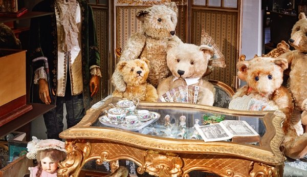 Teddybären im Spielzeug Welten Museum Basel