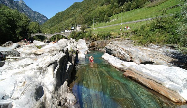 Dans le paradis naturel qu'est le Val Verzasca, les enfants ont beaucoup à découvrir. 