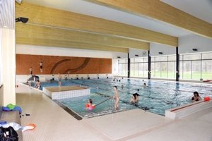 Wasserspringen und Kinderschwimmkurse im Hallenbad Burgdorf