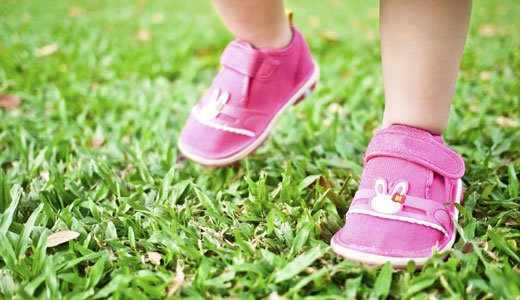 Schuhe für Kleinkinder kaufen Sie besser im Fachgeschäft.
