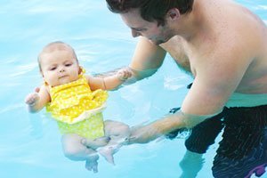 Von Babyschwimmen bis Krabbelgruppe: Baby-Kurse im Überblick
