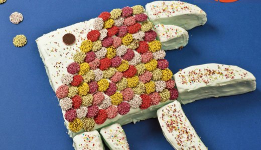Kuchen für den Kindergeburtstag: Der Regenbogenfisch lässt Kinderherzen höher schlagen.