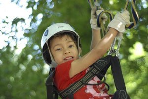 Ausflugsziele für den Kindergeburtstag: Wie wär's mit einem Hochseilpark?
