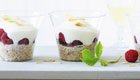 Dessert-Klassiker: Beeren-Makrönli-Glas