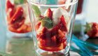 Dessert-Klassiker: Erdbeeren mit Zitronenmelissen-Mascarpone