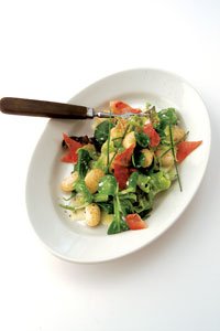 Blattsalat mit Soissonsbohnen an Jogurtsauce