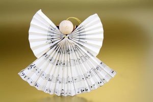 L'ange en papier à musique est l'une des idées les plus simples mais aussi les plus créatives en matière d'artisanat d'ange.
