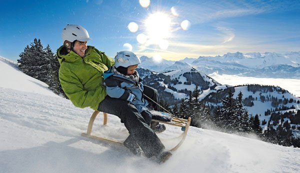 Wir zeigen die besten Ausflüge mit Kindern im Winter in der Schweiz