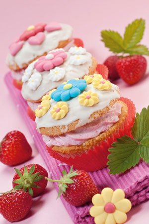 Probieren Sie die feine Blüten-Cupcakes.