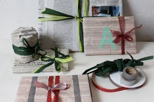 Zeitungen sind eine dekorative Alternative zu Geschenkpapier
