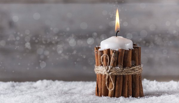 Kerzenständer basteln: Zimtlichter für Weihnachten