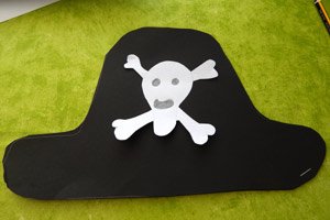 Es geht auf Kaperkurs: Piratenhut basteln