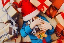 Warum zu viele Geschenke an Weihnachten Kinder überfordern