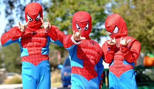 Das Spiderman Spiel ist ideal an der Mottoparty für den Kindergeburtstag