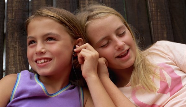 Hörbücher und Hörspiele sind sehr beliebt bei kleinen Kindern.