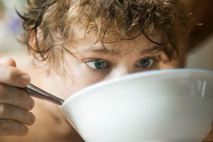 Von Zuckerbomben und Fettpolstern: Kinderlebensmittel sind viel zu süss und fettig