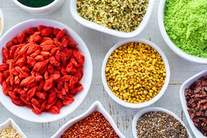 Quinoa, Basilikumsamen und Chia - wie gesund sind Superfoods?