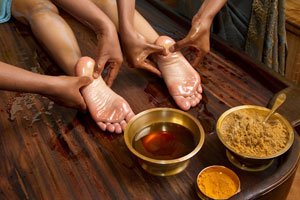Ayurveda-Massage: sanft, warm und erholsam für Gross und Klein