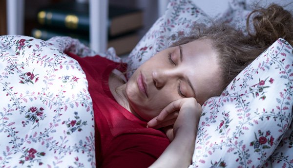 Alpträume können die Schlafqualität Jugendlicher erheblich beeinträchtigen.