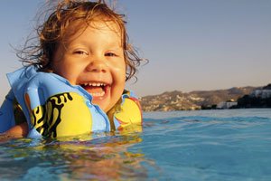 Schwimmhilfen bieten Kindern keine Sicherheit
