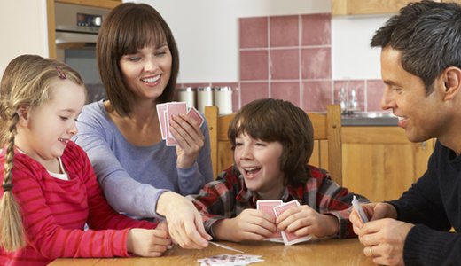 Vergnügen mit Lerneffekt durch lustige Kartenspiele