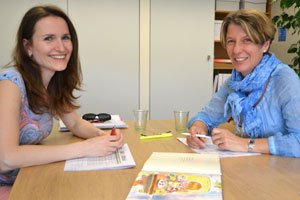 Jana Vankova und Marie-Therese Ettlin arbeiten für das Frühförder-Projekt schritt:weise.
