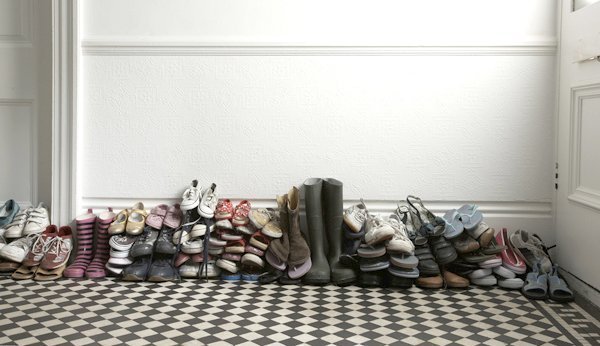 Eine beeindruckende Schuhsammlung einer Grossfamilie