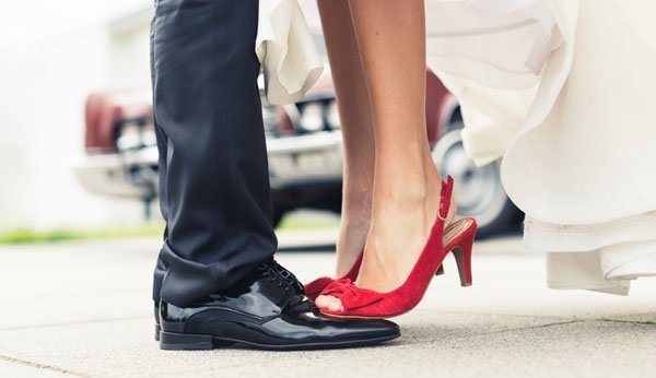 Ein Brautpaar kann die eigene Hochzeit nur geniessen, wenn Sie gut organisiert ist. Eine Checkliste hilft dabei.