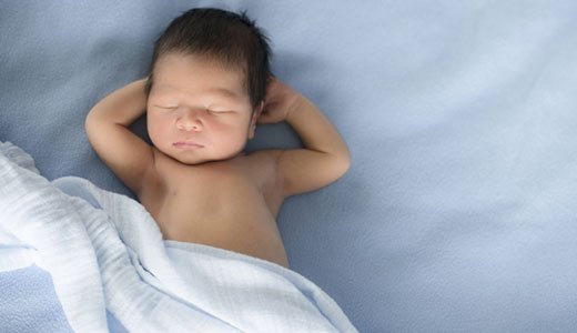 L'horloge biologique fait un bruit particulièrement fort à la vue des petits bébés.